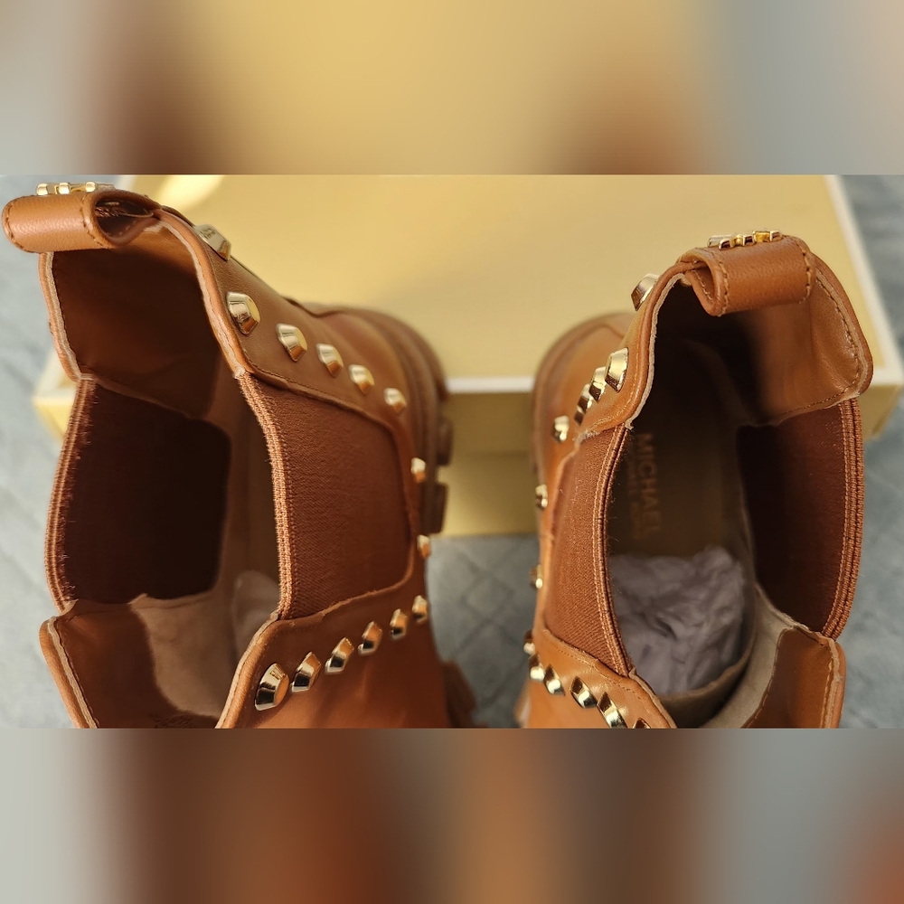 NWOT Michael Kors Leather Ridley Booties. Size 5. - Picture 9 of 14